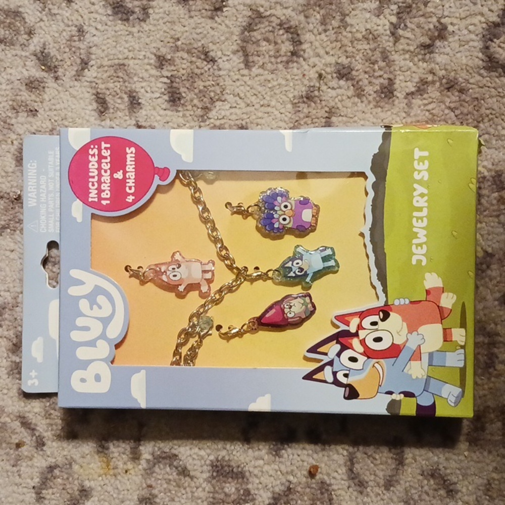 BLUEY JEWELRY SET 1 BRACELET AND 4 CHARMS